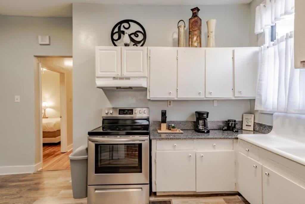Dauphin District Darling #1-Downtown, Restaurants Apartment Mobile Bagian luar foto