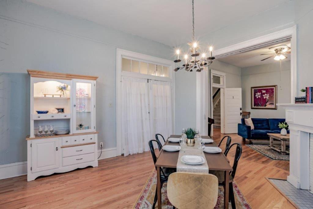 Dauphin District Darling #1-Downtown, Restaurants Apartment Mobile Bagian luar foto