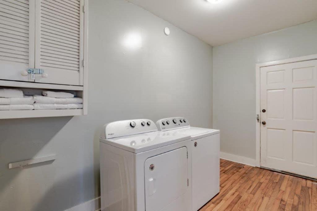 Dauphin District Darling #1-Downtown, Restaurants Apartment Mobile Bagian luar foto