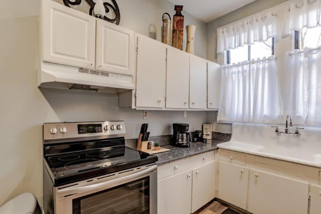 Dauphin District Darling #1-Downtown, Restaurants Apartment Mobile Bagian luar foto