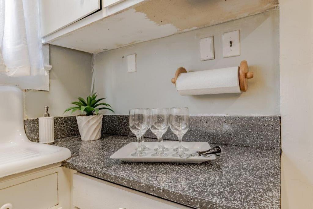 Dauphin District Darling #1-Downtown, Restaurants Apartment Mobile Bagian luar foto